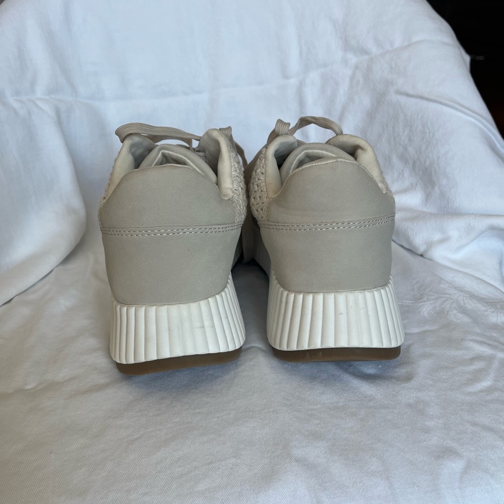 Dolce Vita Fay Sneakers - Picture 4 of 7